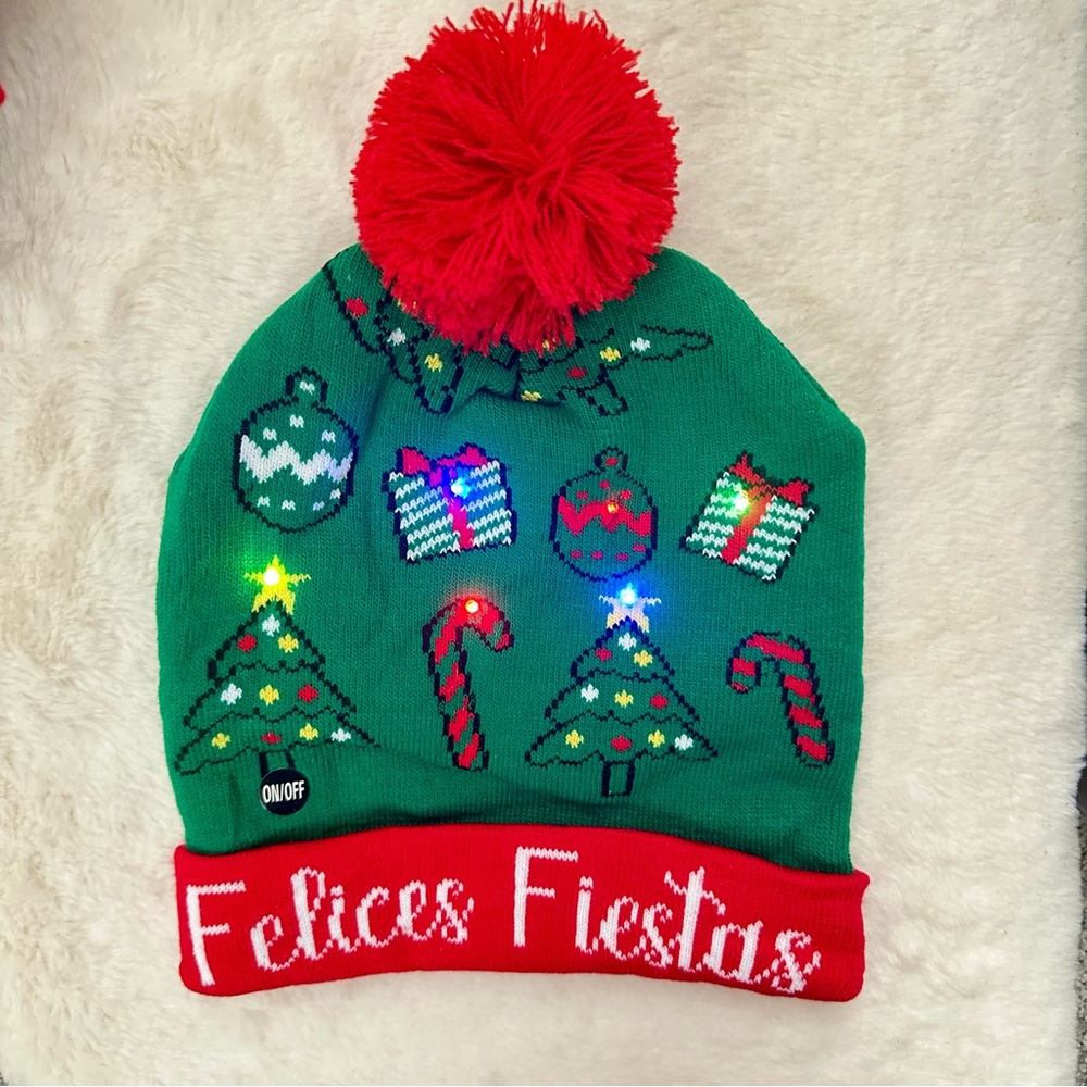 New LED Lighted Christmas Beanie Hat With Pom Pom And 3 Flashing Modes - Unisex